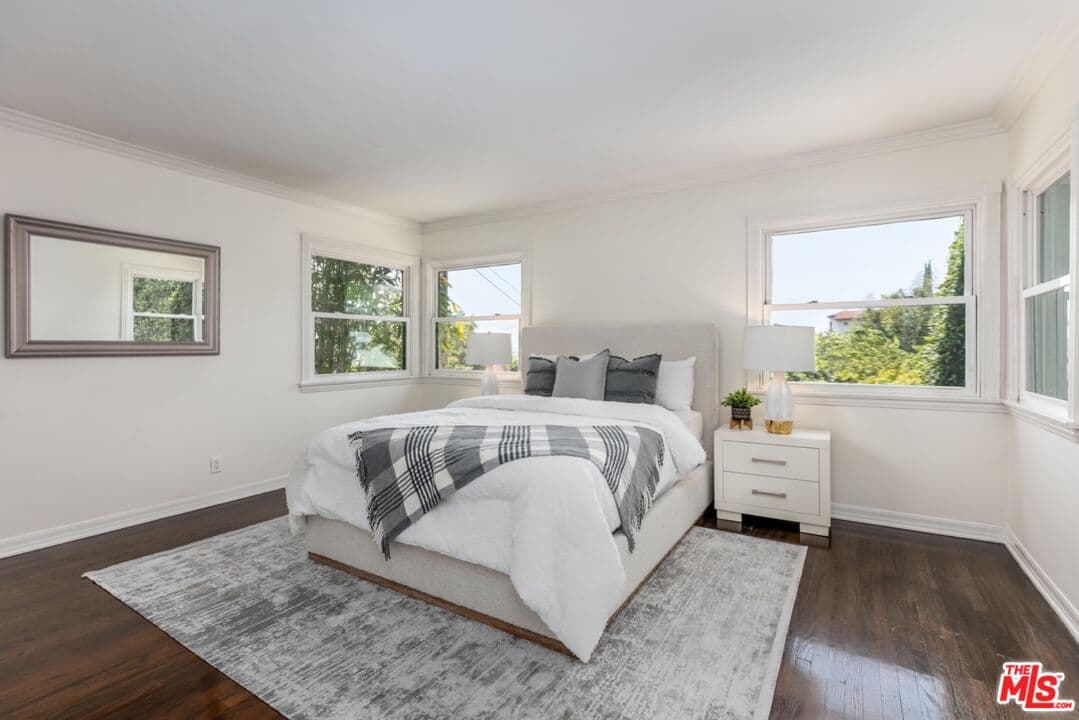 1622 Sunset Plaza Dr. Los Angeles CA 90069 - Image 11
