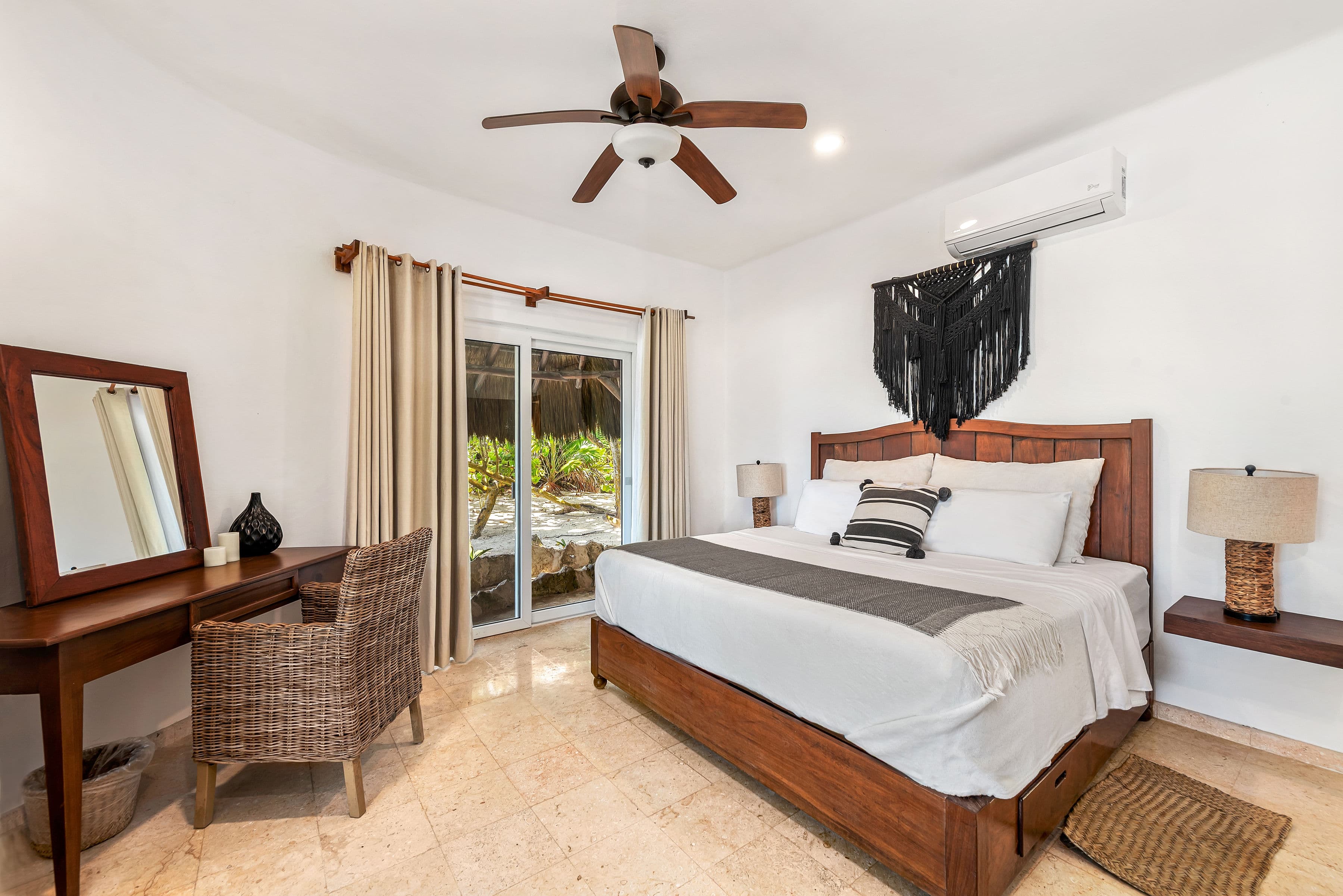 Casa Sofia | 5 Bedroom Beachfront Villa - Image 14