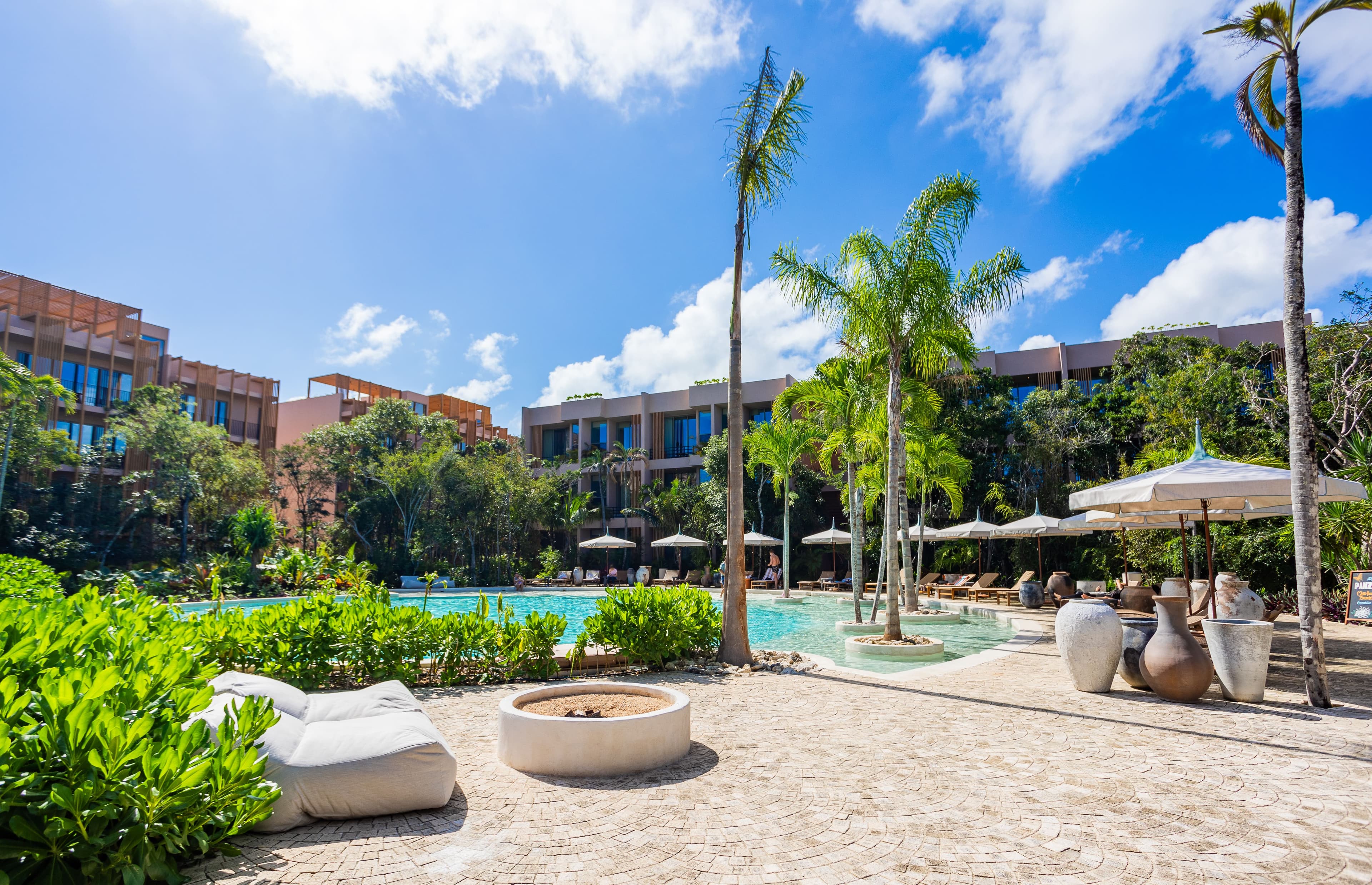 Aflora Poolside | 1 Bed Exclusive Studio - Image 2