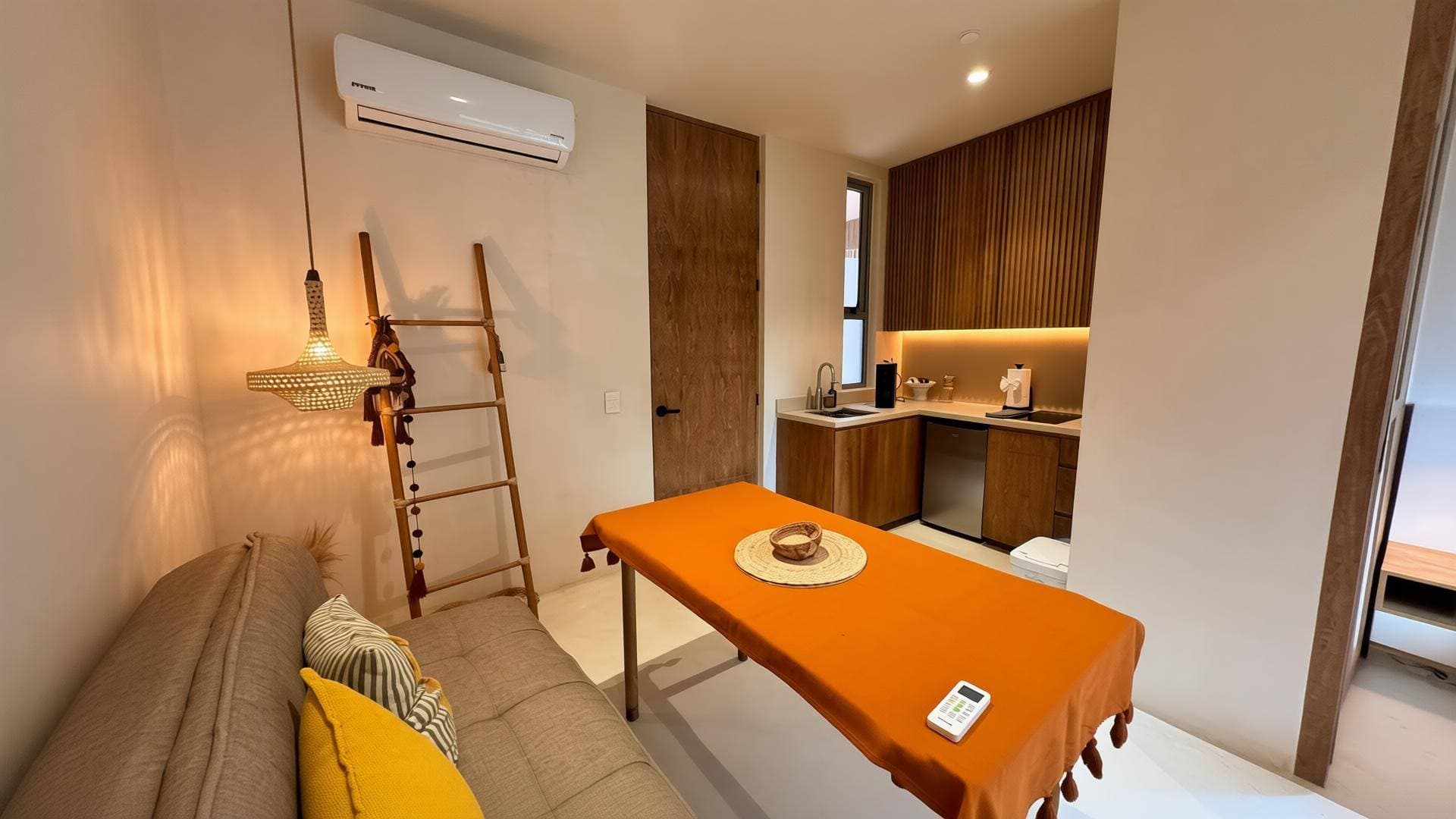Aflora Poolside | 1 Bed Exclusive Studio - Image 8