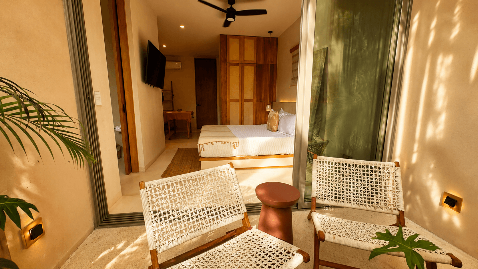 Aflora Poolside | 1 Bed Exclusive Studio - Image 11