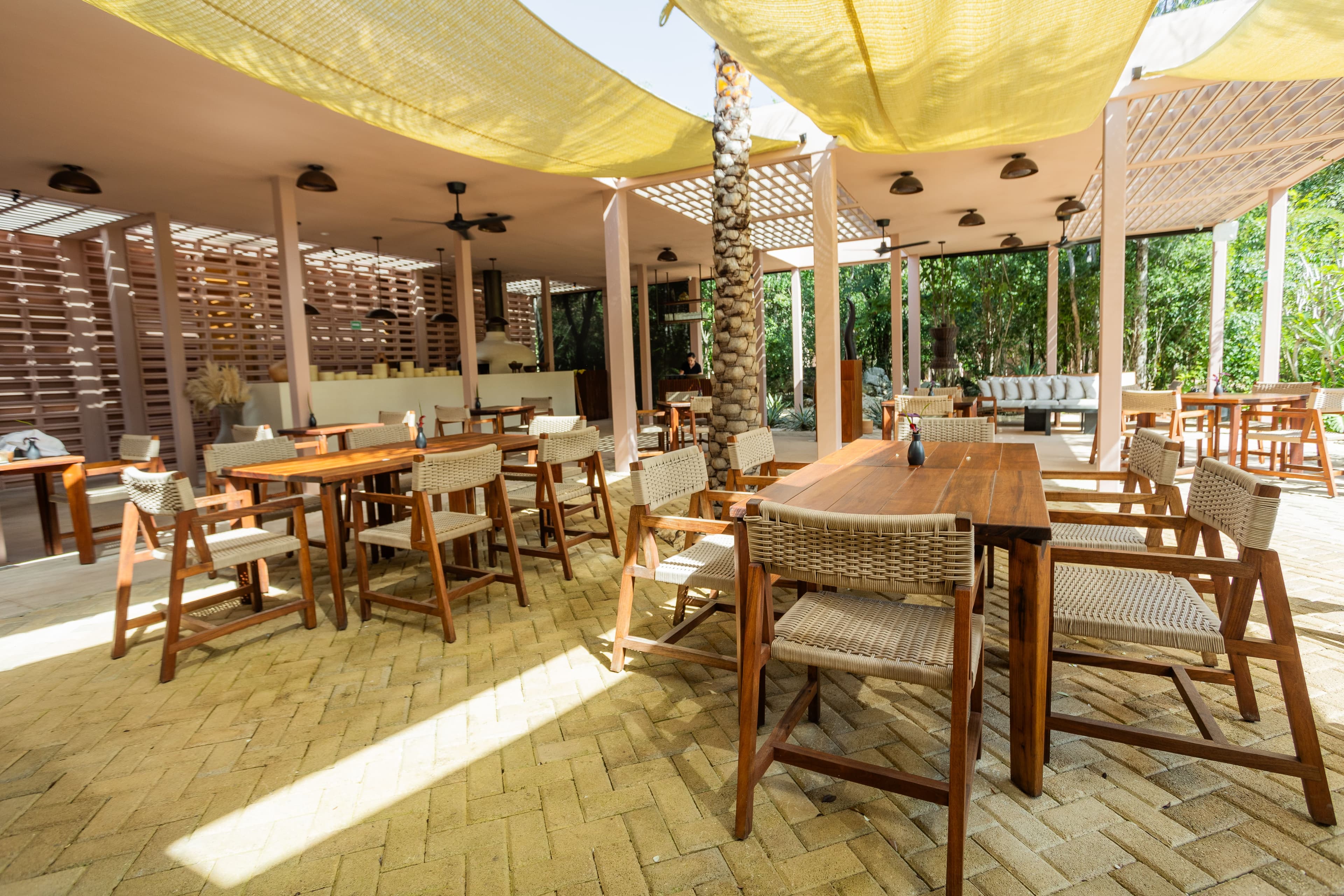 Aflora Poolside | 1 Bed Exclusive Studio - Image 14