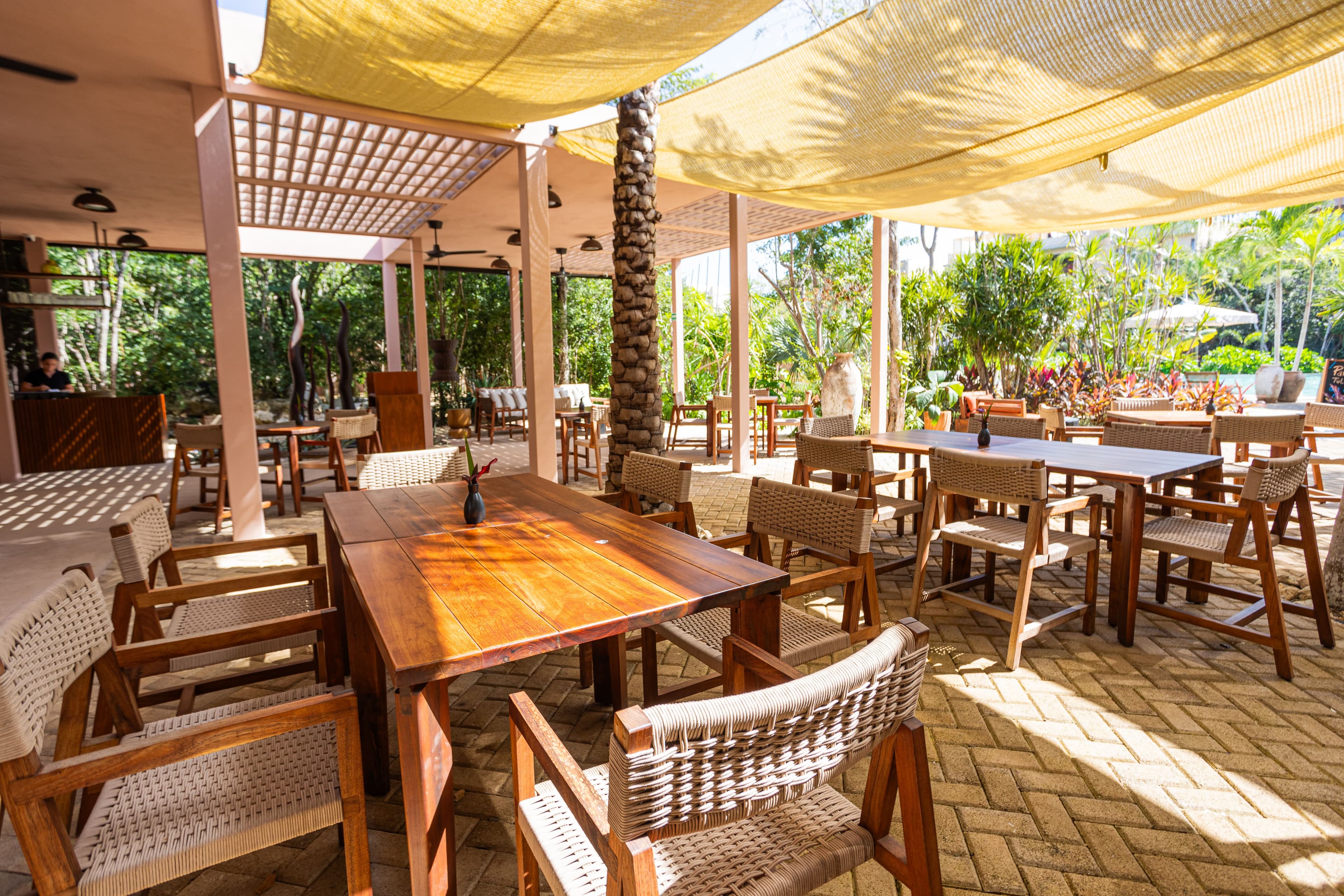 Aflora Poolside | 1 Bed Exclusive Studio - Image 15