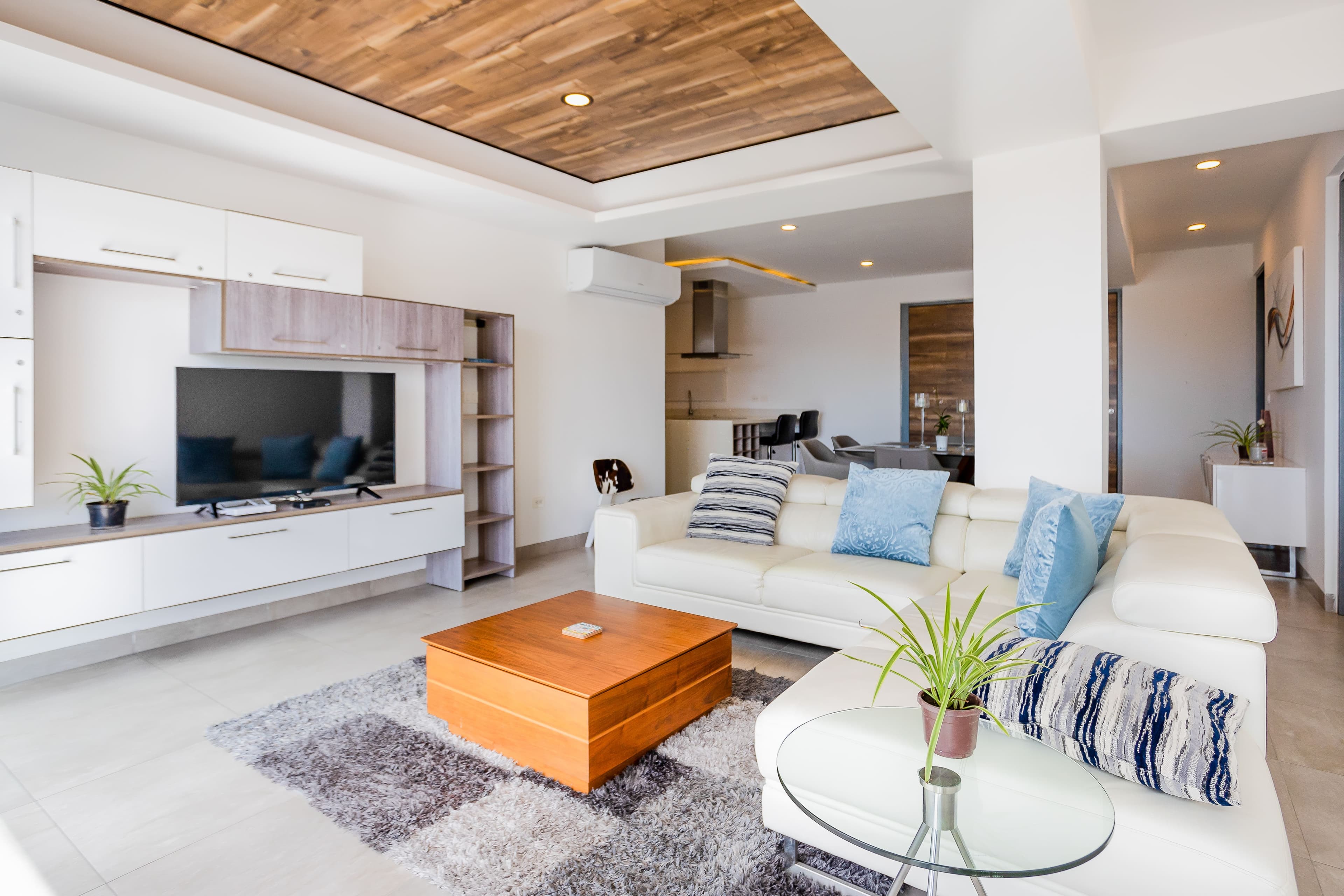 Icono | 3 Bedroom Luxe Condo - Image 2