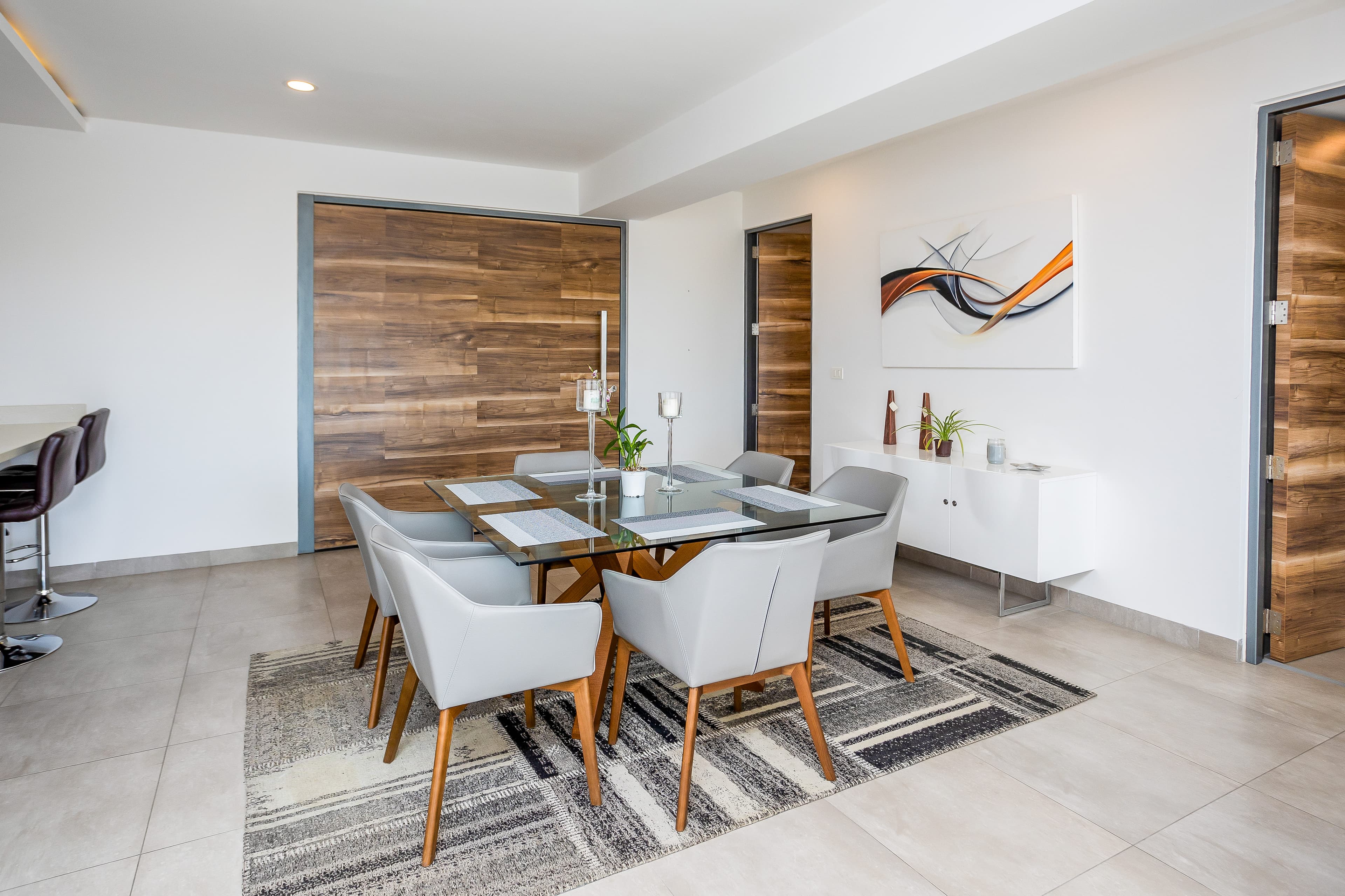 Icono | 3 Bedroom Luxe Condo - Image 4