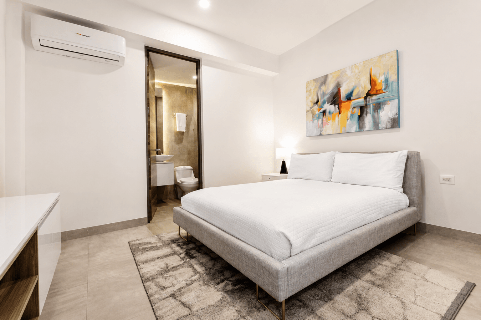 Icono | 3 Bedroom Luxe Condo - Image 8
