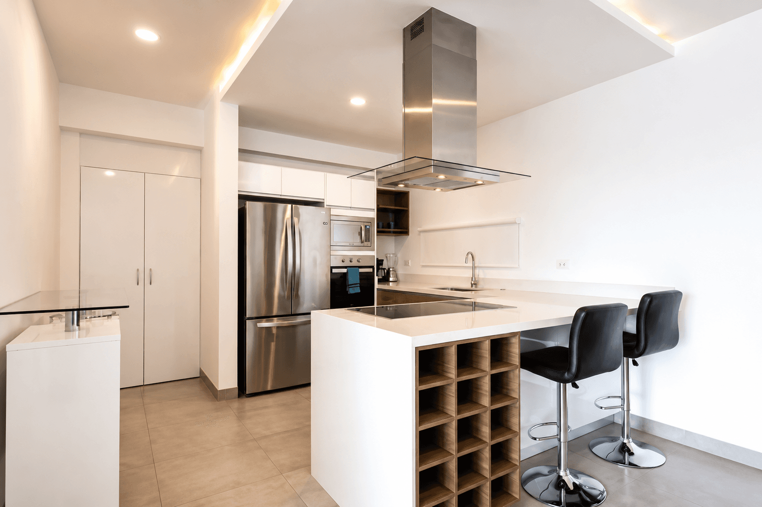 Icono | 3 Bedroom Luxe Condo - Image 12