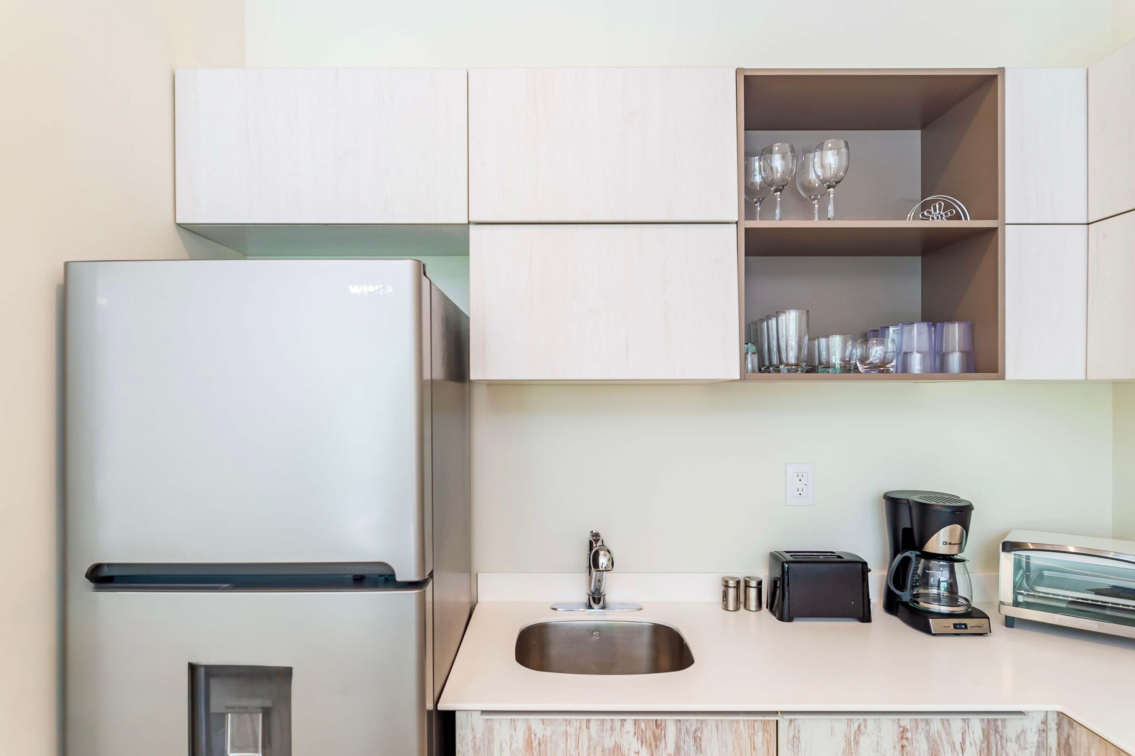 The Elle | 1 Bedroom Stylish Condo - Image 11