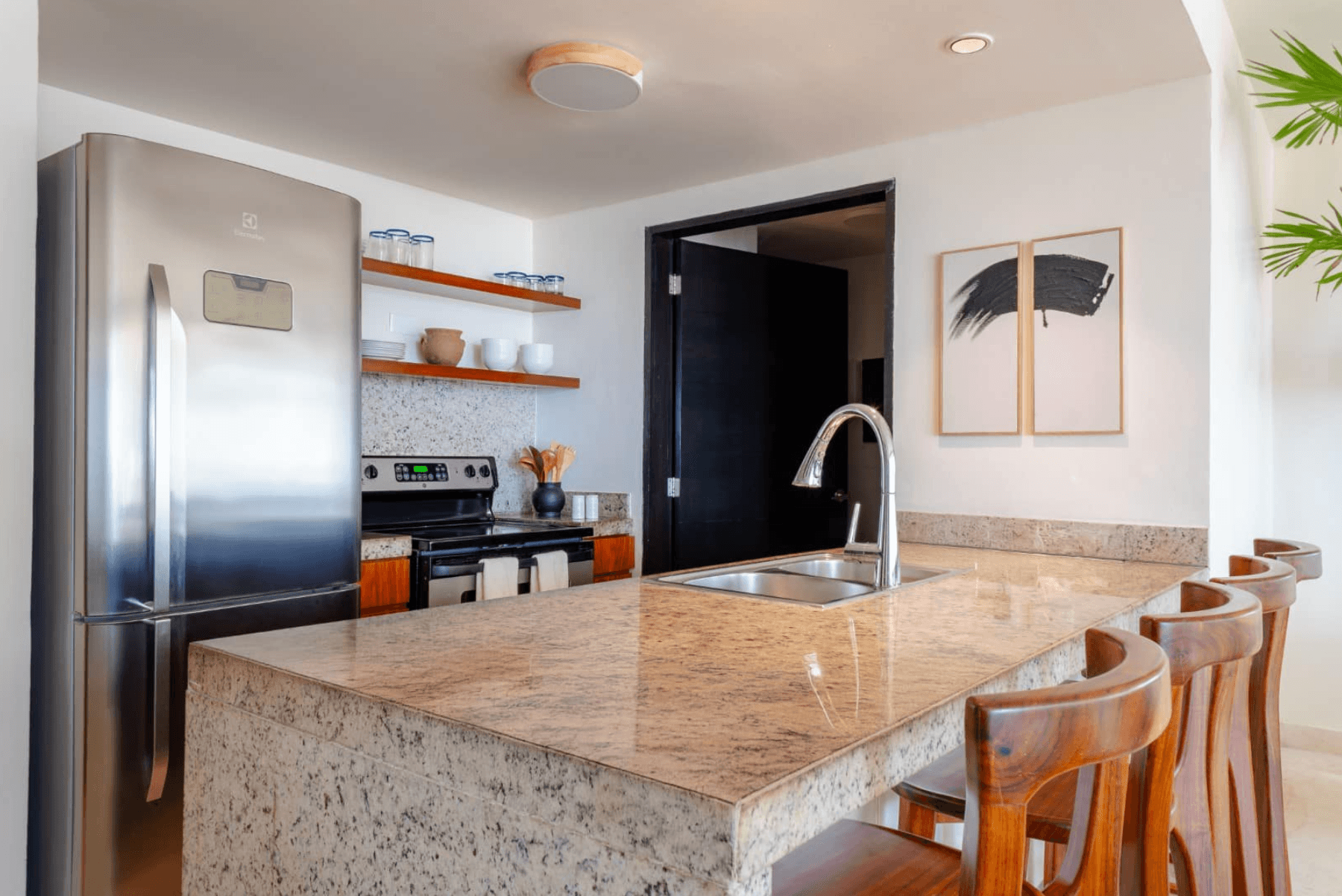 The Elements | 2 Bedroom Ocean View Condo - Image 10