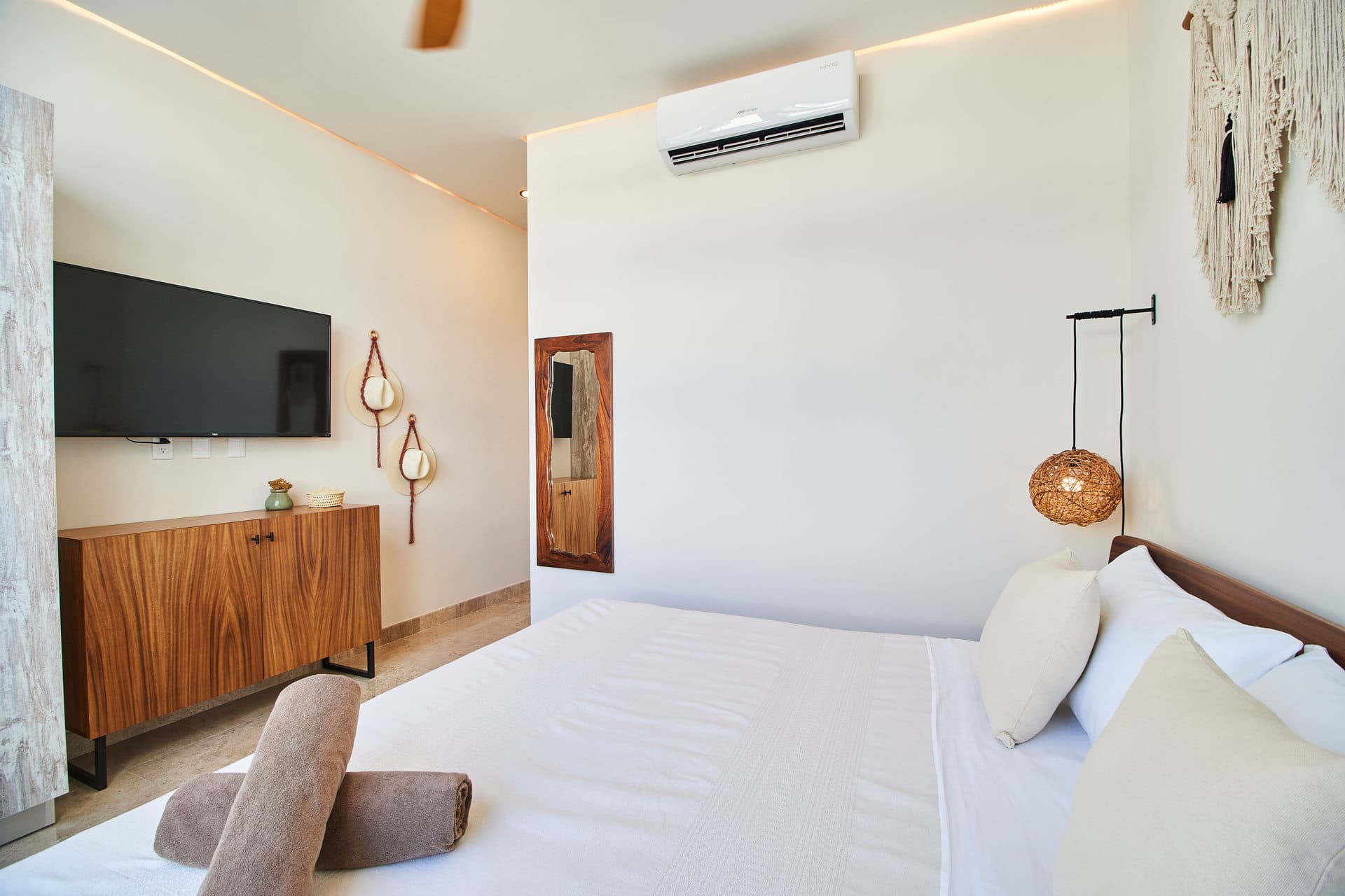 The Elle | Two-Level Penthouse with Plunge Pool - Image 9