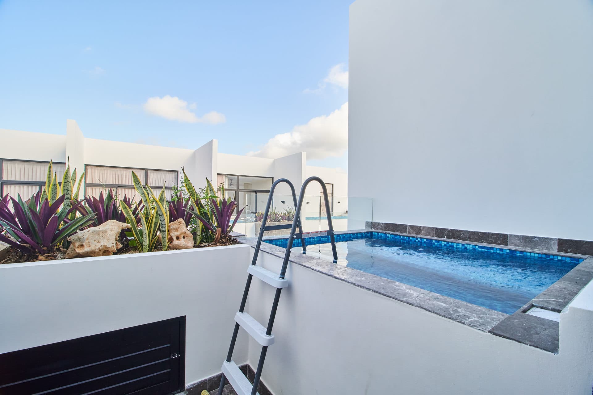 The Elle | Two-Level Penthouse with Plunge Pool - Image 11