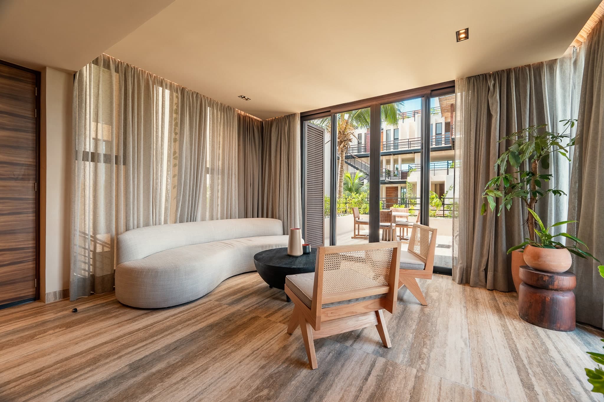 Bespoke D9 - Image 20