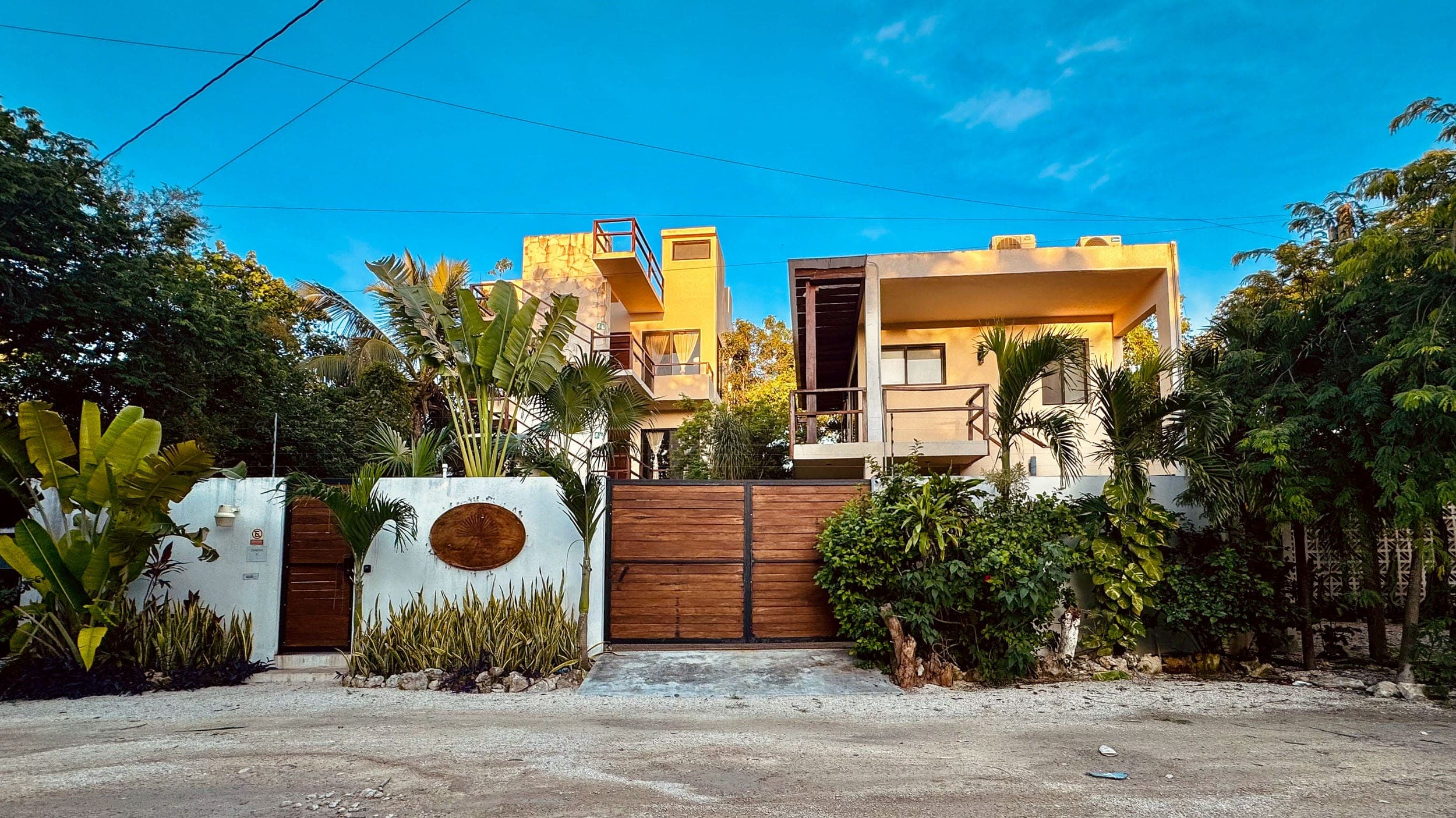 10 Unit Hotel/Apartment Building - Image 32