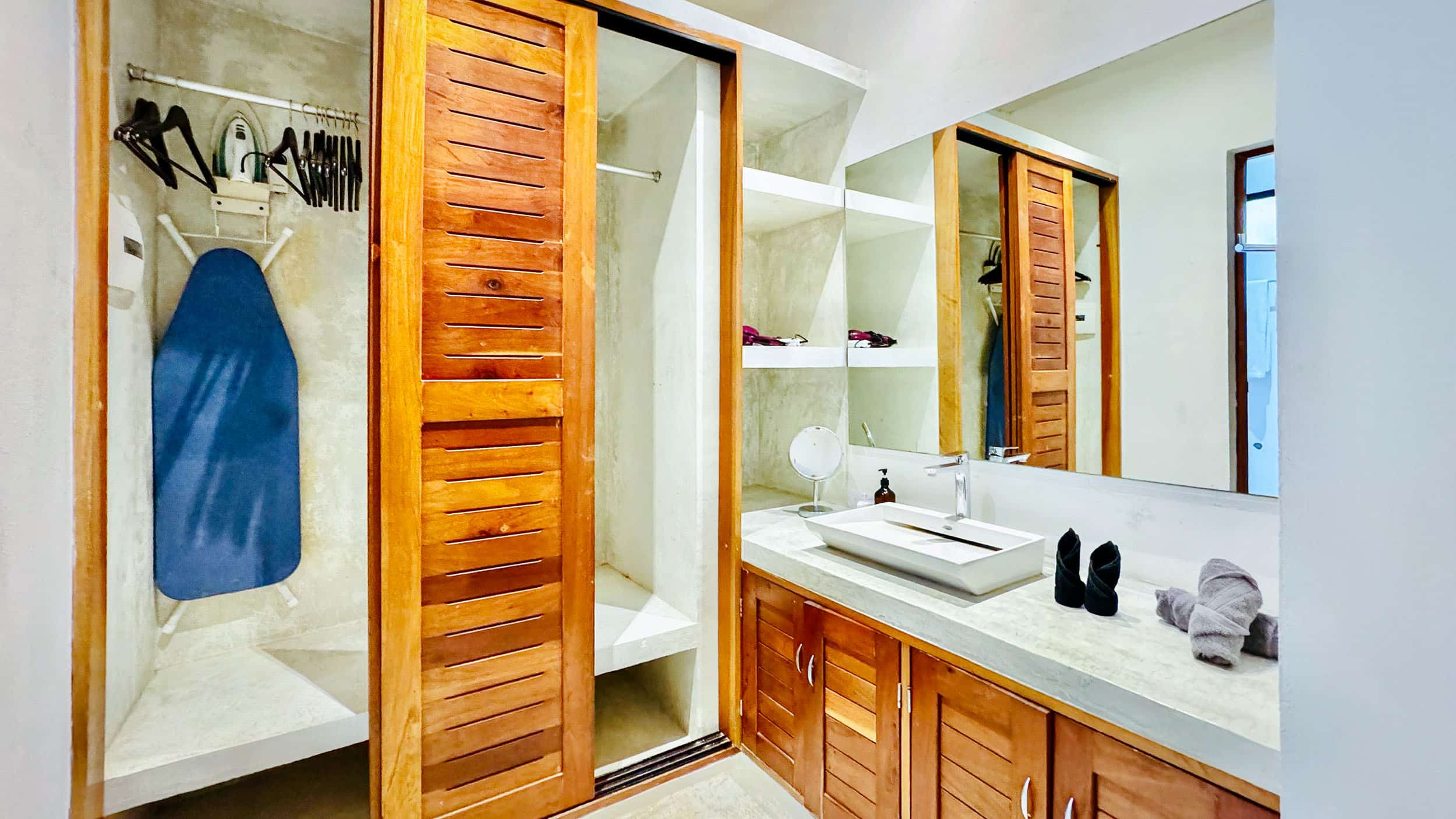 10 Unit Hotel/Apartment Building - Image 43