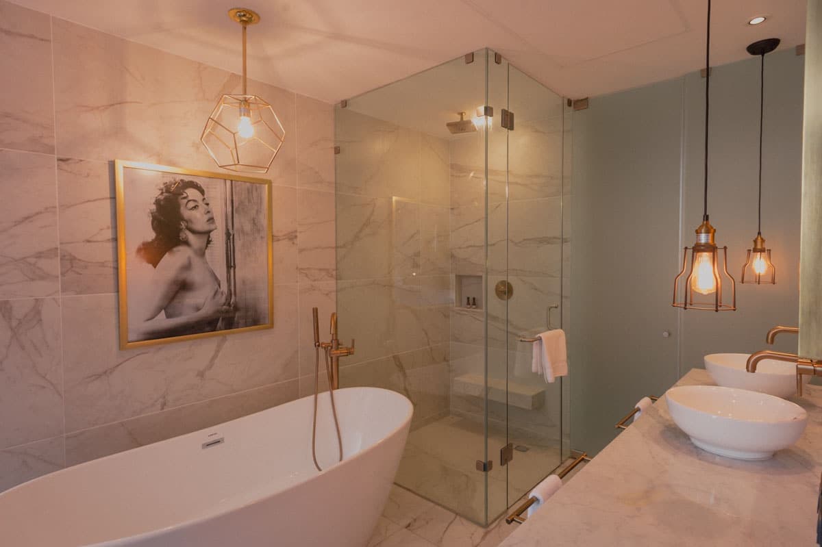 20 Room Boutique Hotel - Image 2