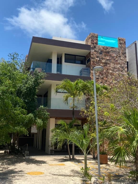 Multi-Unit: 3 Condos + Commercial Space - Image 13