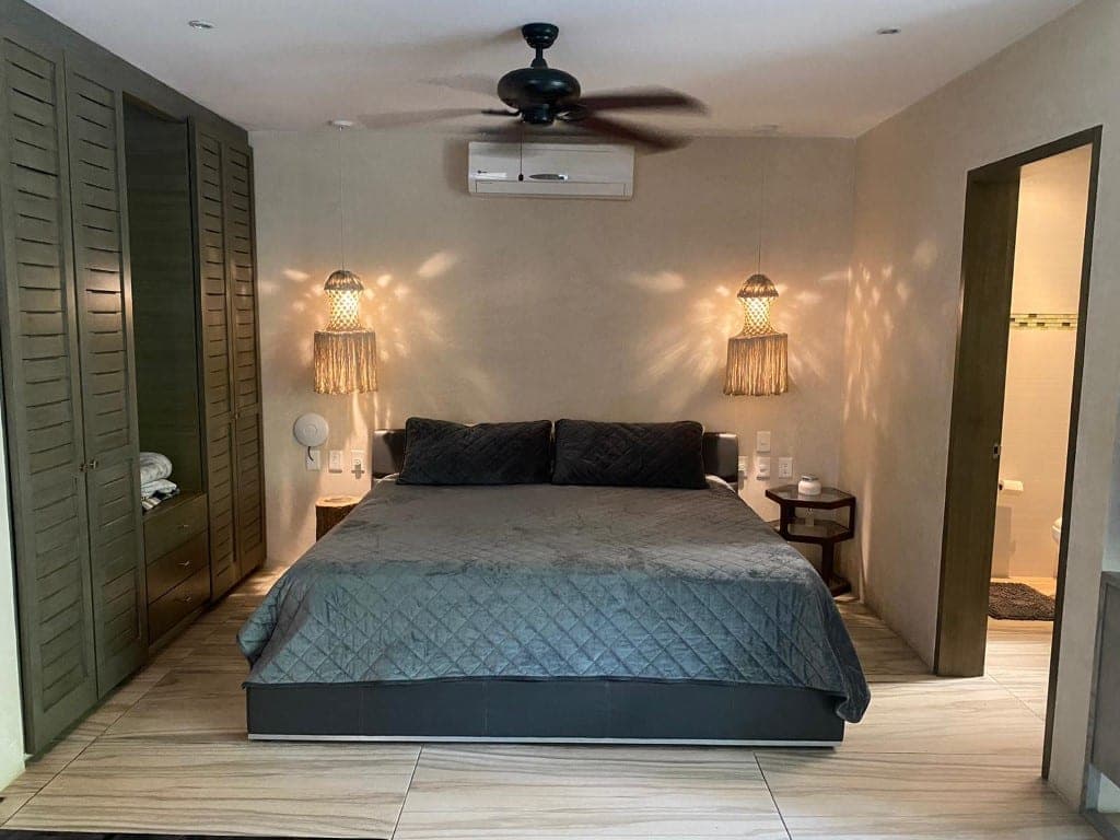 Multi-Unit: 3 Condos + Commercial Space - Image 24