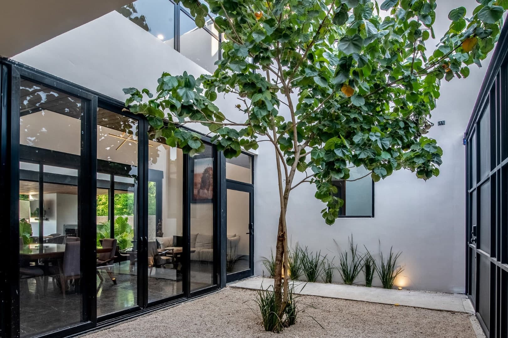 Compostela Orion 61 - Image 15