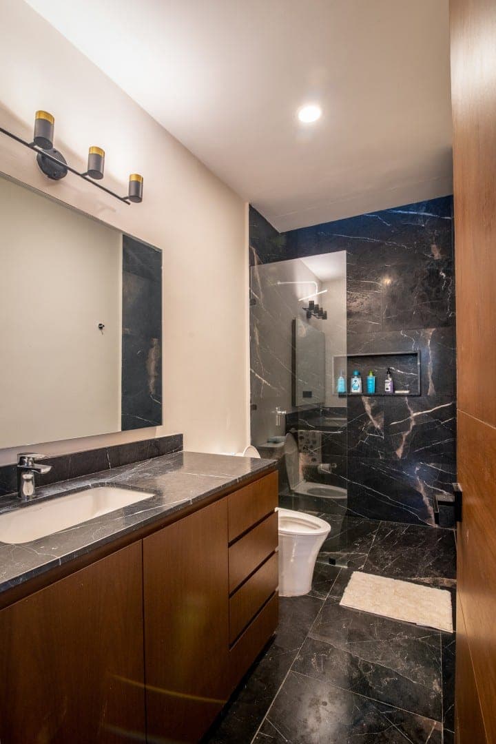 Compostela Orion 61 - Image 25