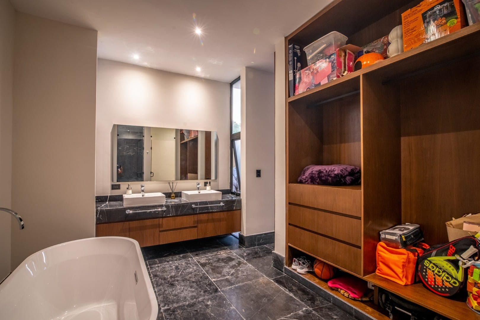 Compostela Orion 61 - Image 32