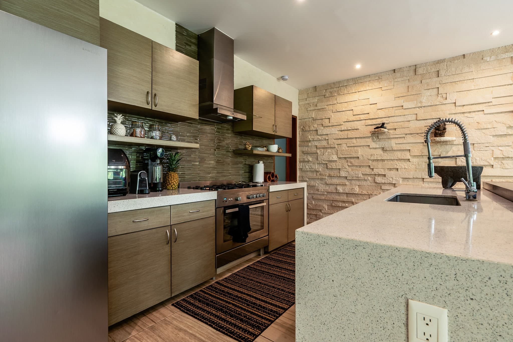 Multi-Unit: 3 Condos + Commercial Space - Image 37