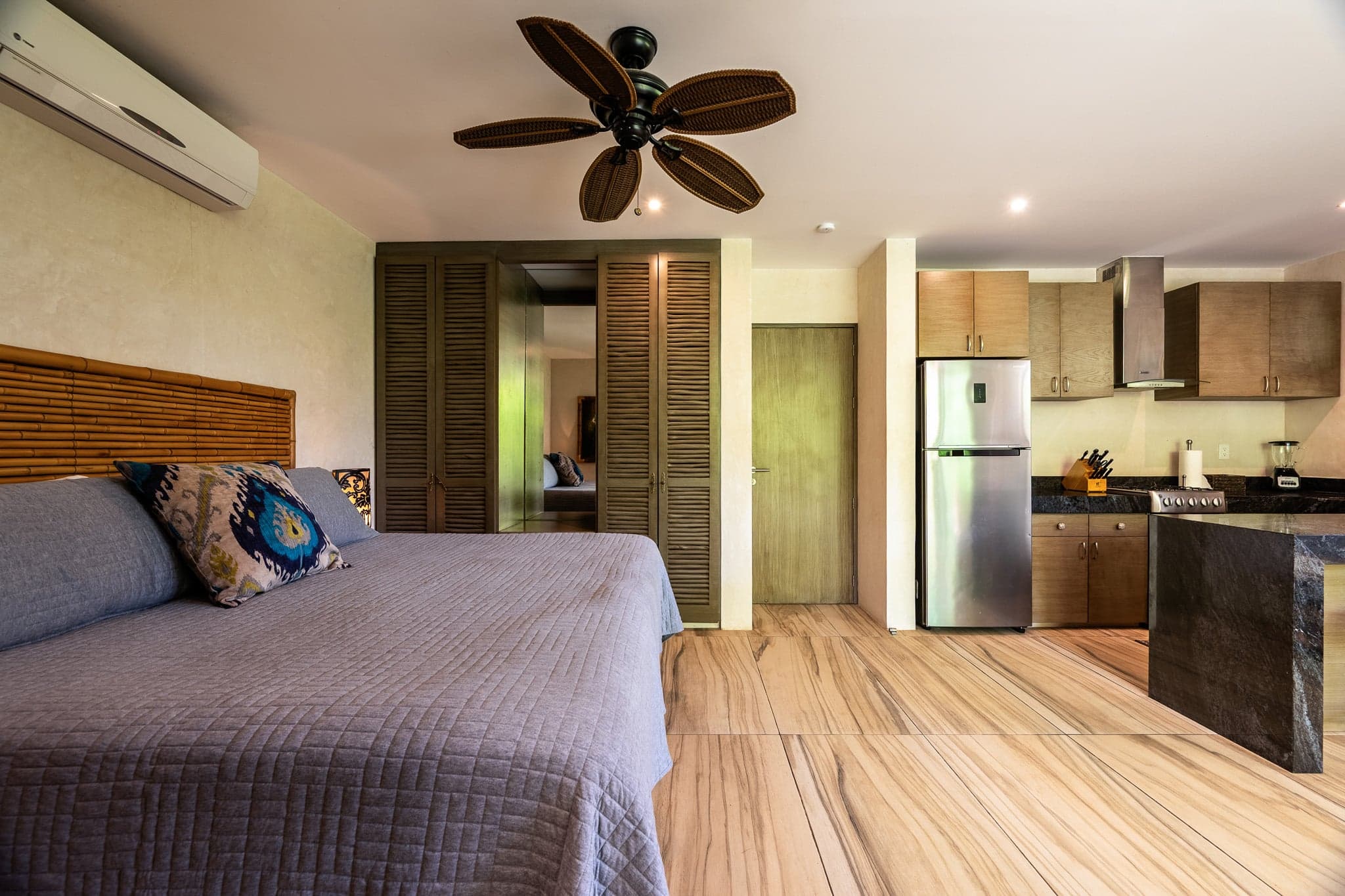 Multi-Unit: 3 Condos + Commercial Space - Image 62