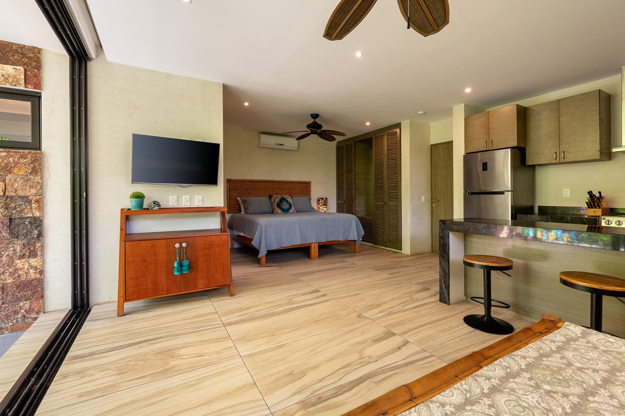 Multi-Unit: 3 Condos + Commercial Space - Image 66