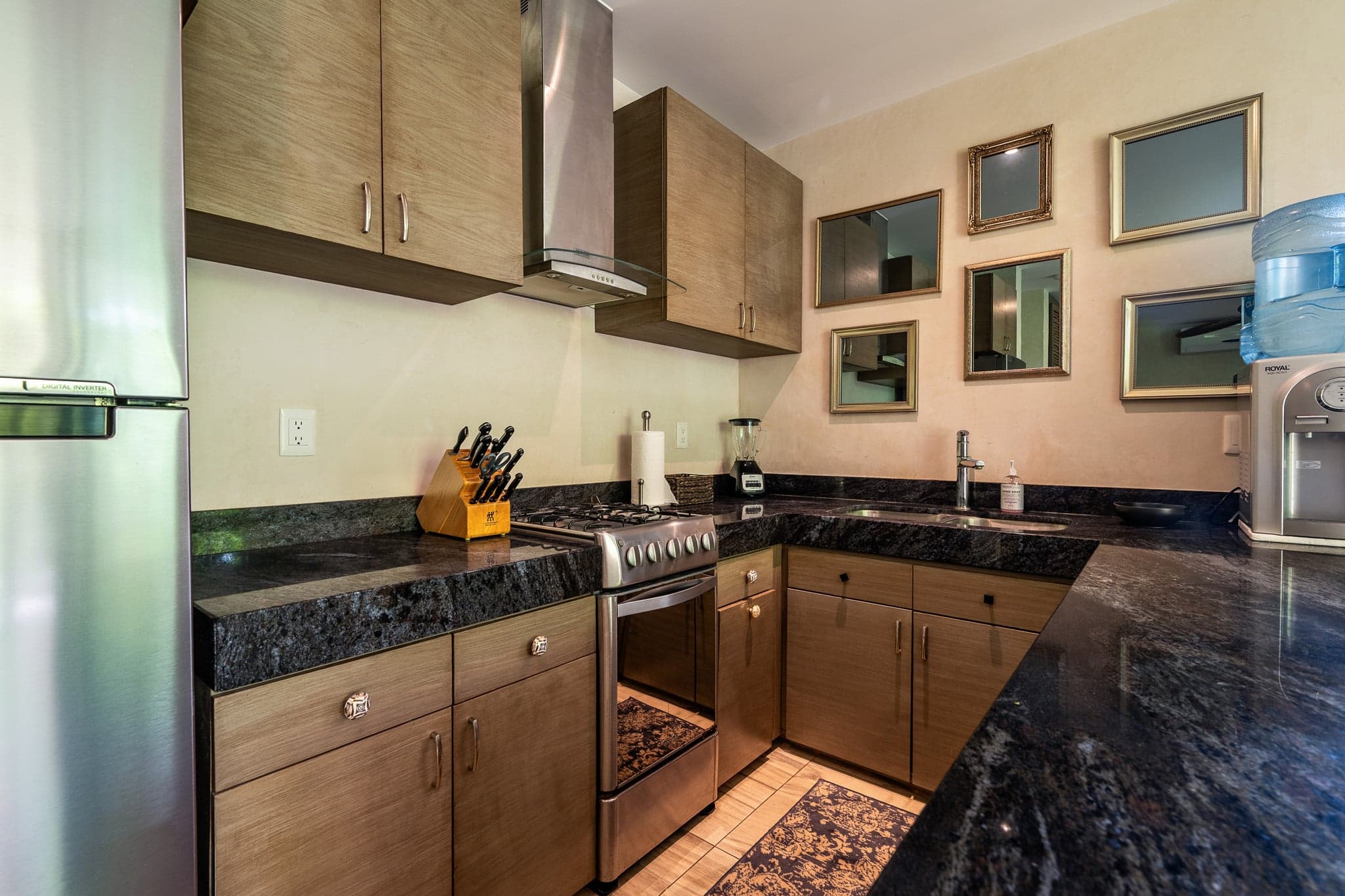 Multi-Unit: 3 Condos + Commercial Space - Image 67