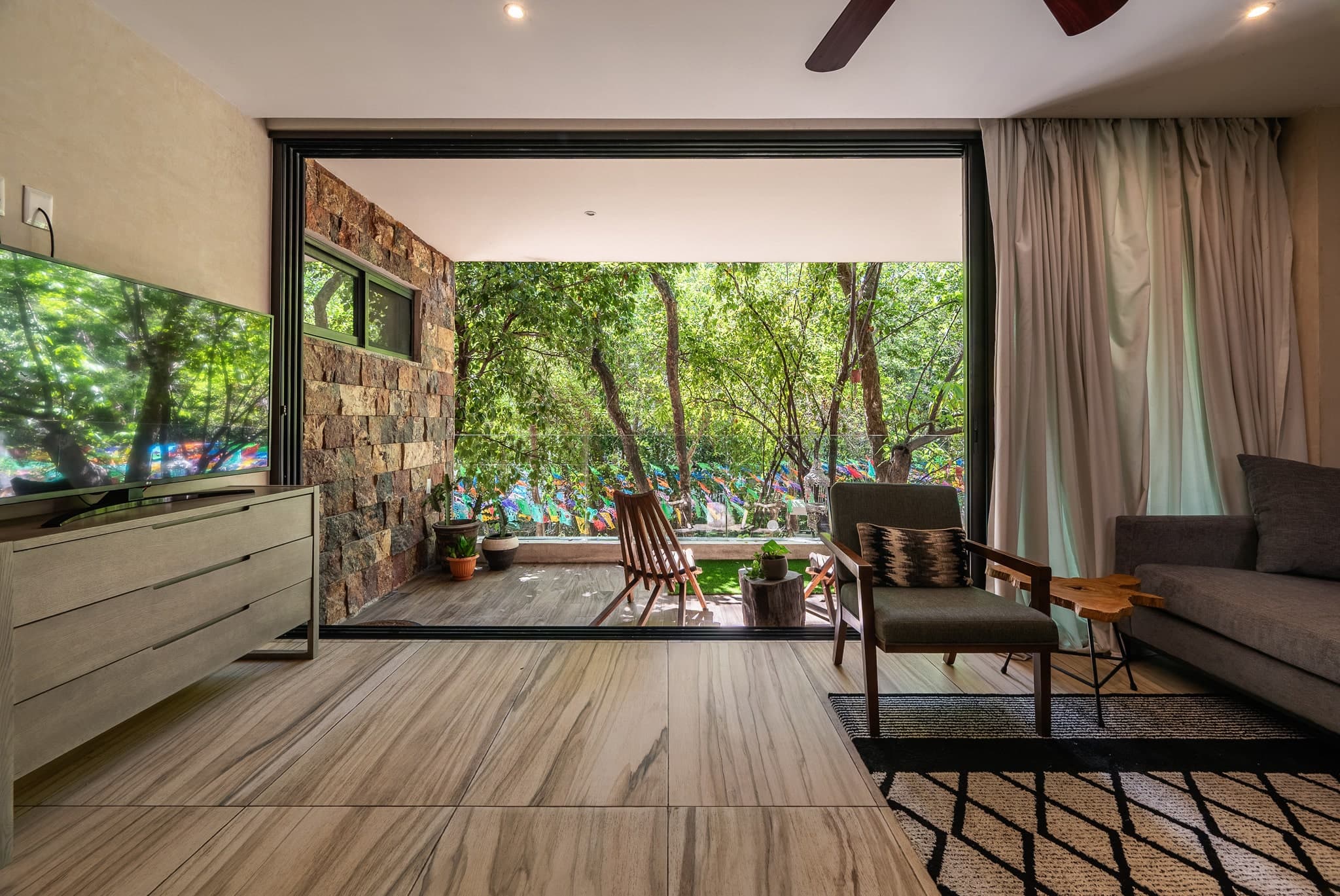 Multi-Unit: 3 Condos + Commercial Space - Image 73