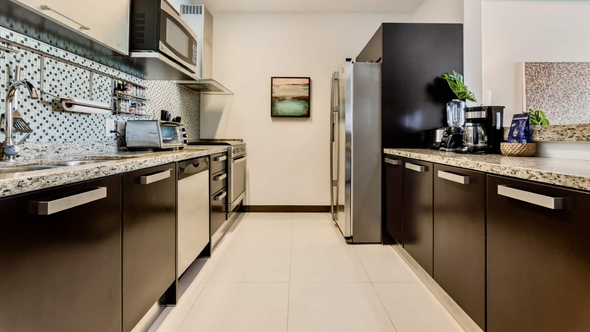 Oasis 3 Bedroom Penthouse - Image 16