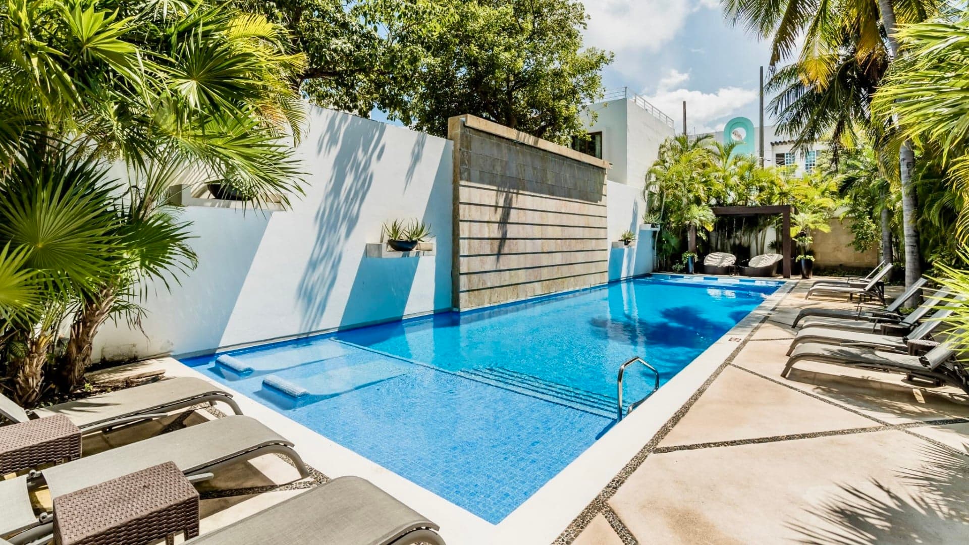 Oasis 3 Bedroom Penthouse - Image 29