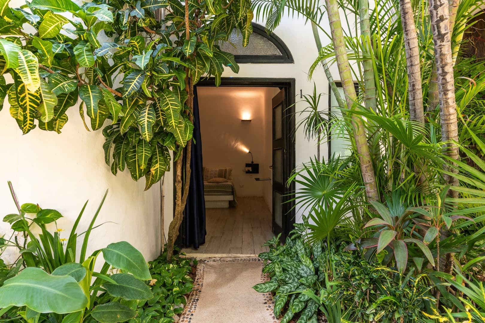 Kinbe Hotel - Image 1