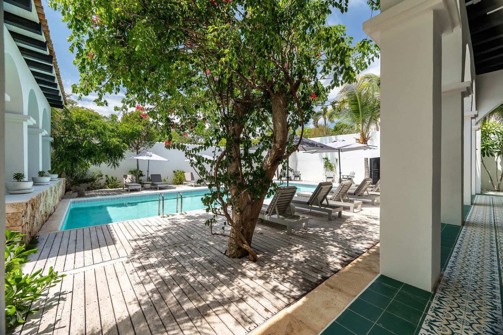 Rae’s Villa - Image 39