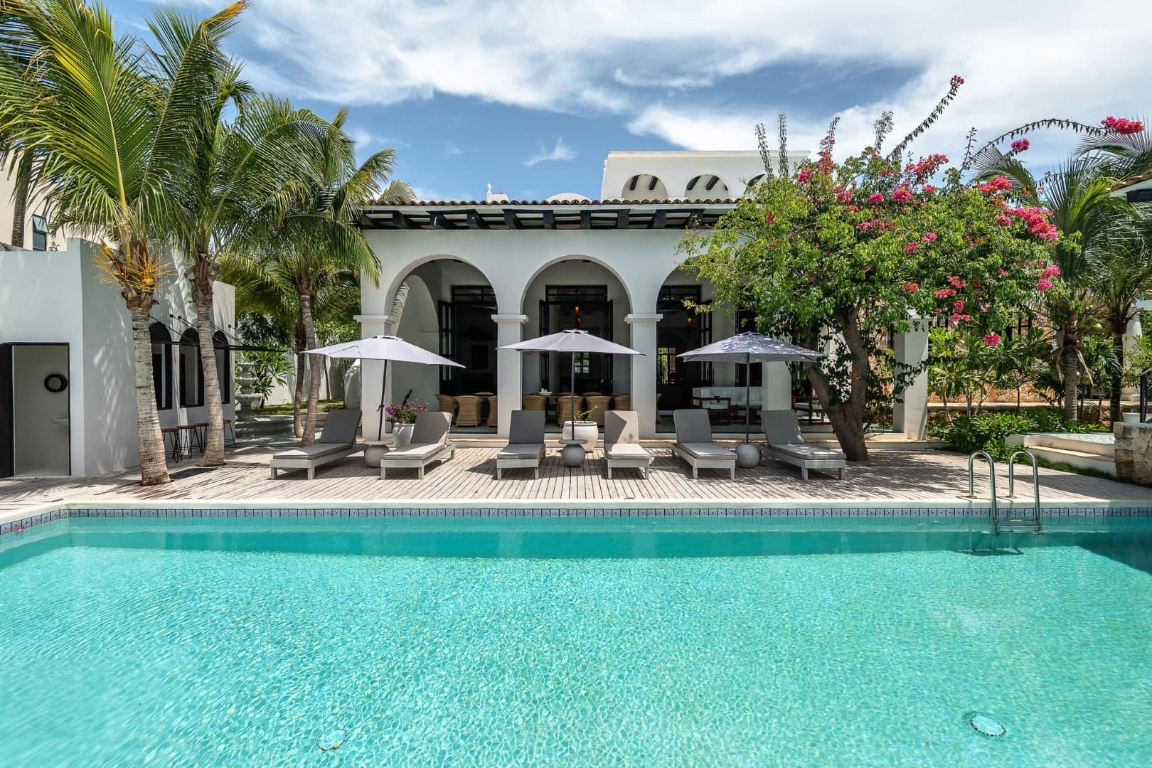 Rae’s Villa - Image 43