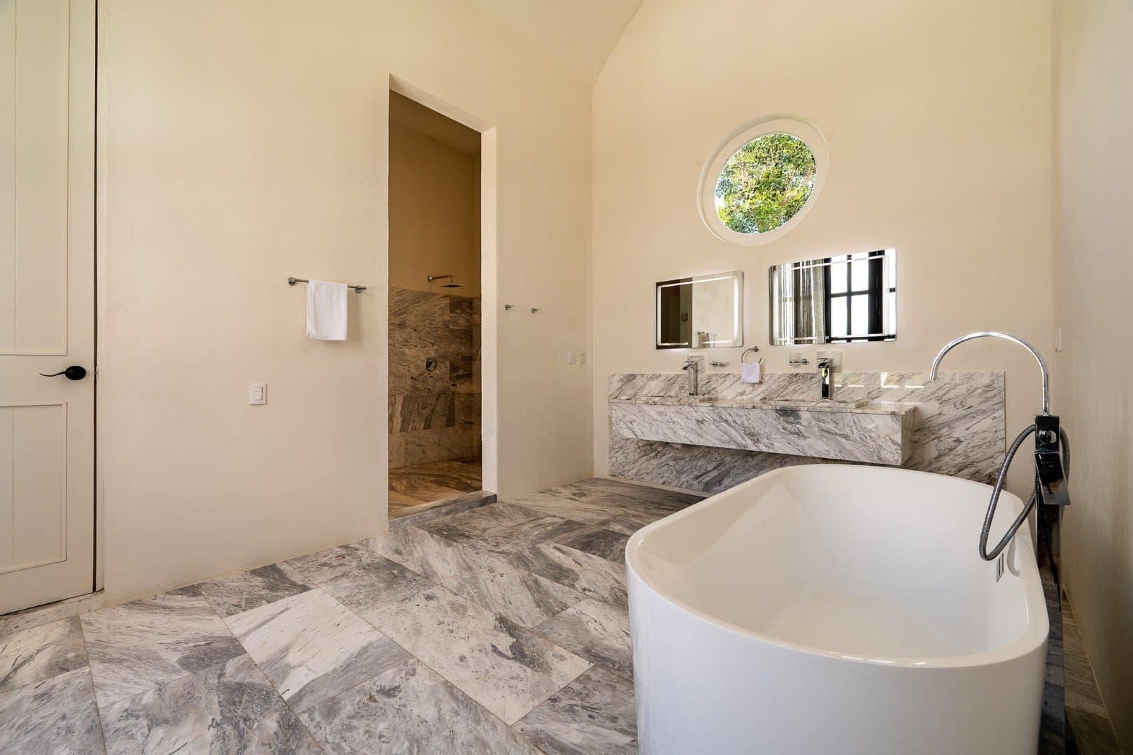 Rae’s Villa - Image 98