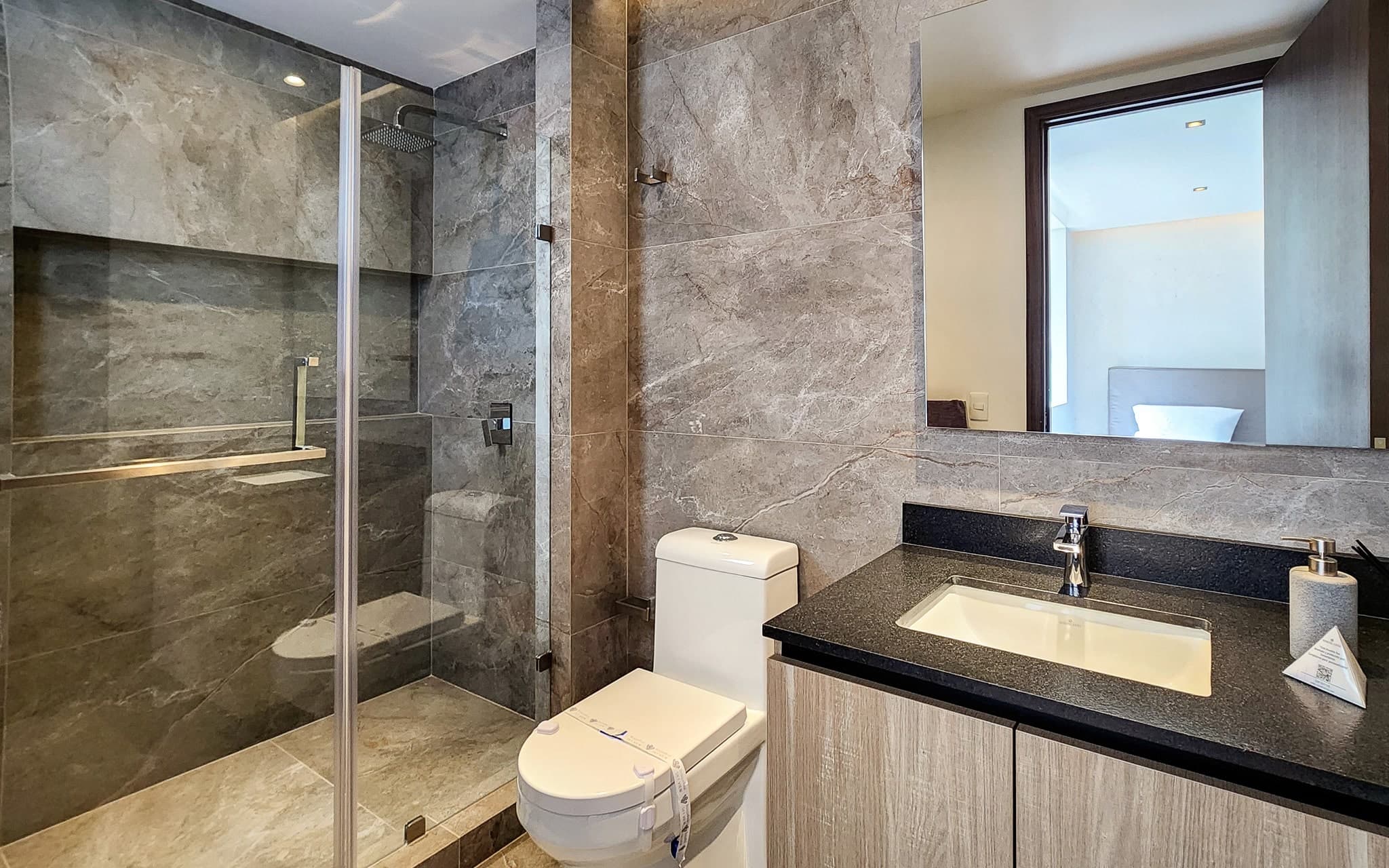 Sky View 3 Bedroom Condo - Image 20