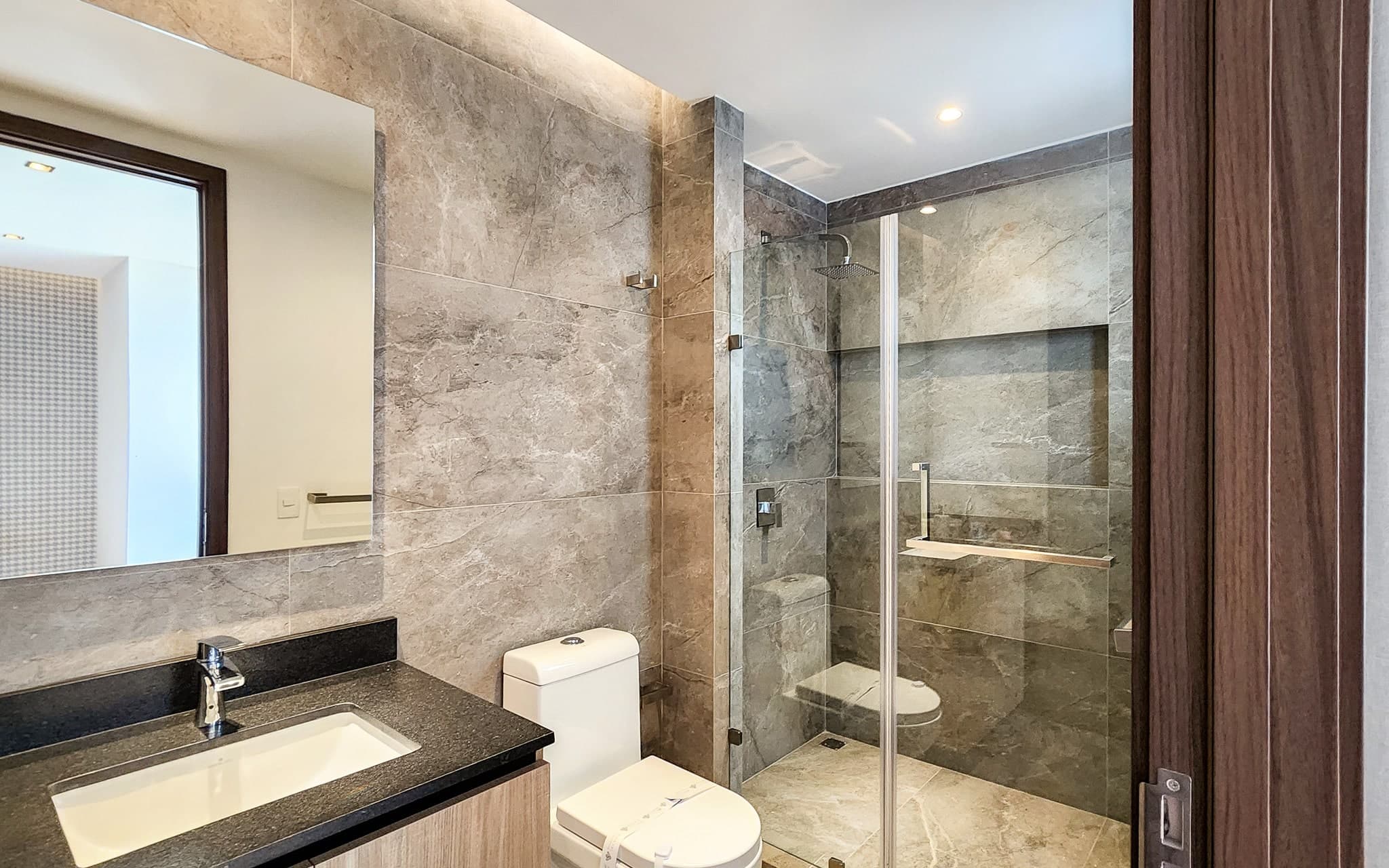 Sky View 3 Bedroom Condo - Image 23