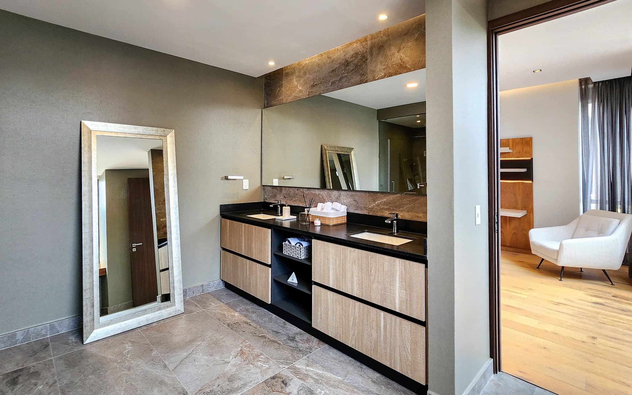 Sky View 3 Bedroom Condo - Image 28