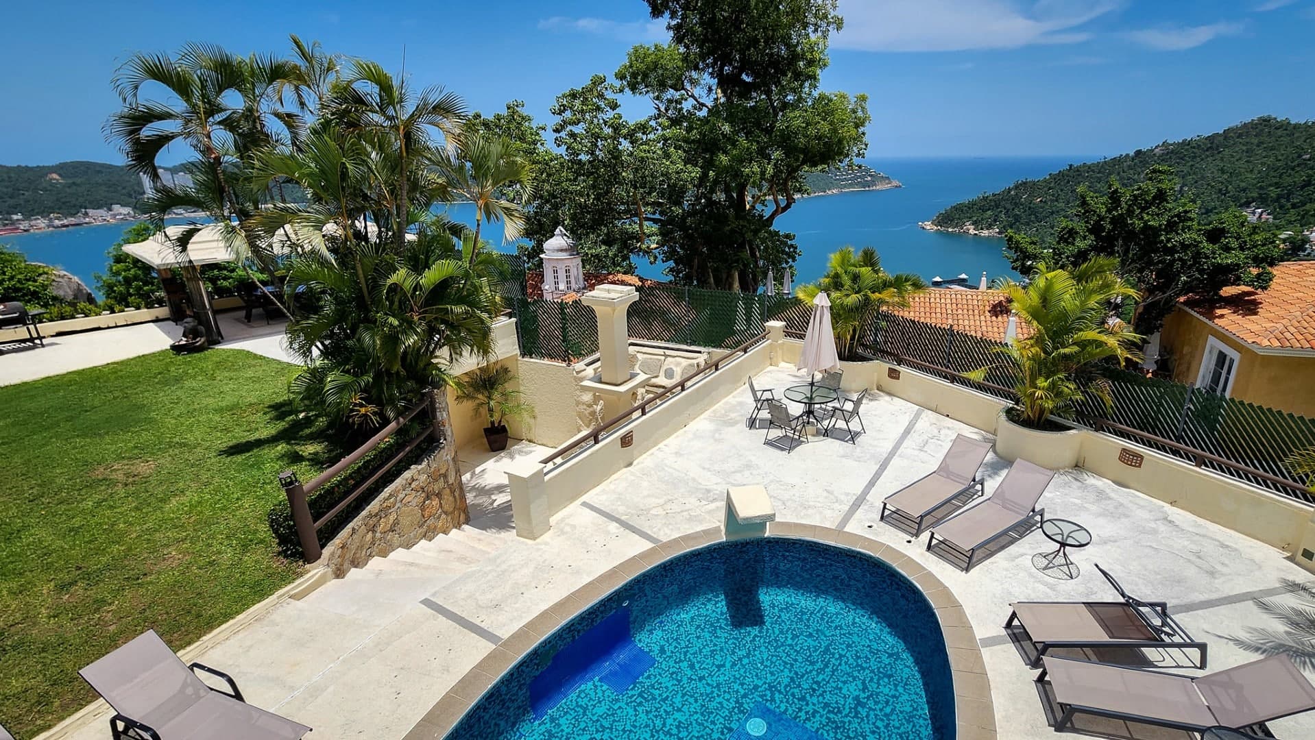 Lomas Del Marques House - Image 1