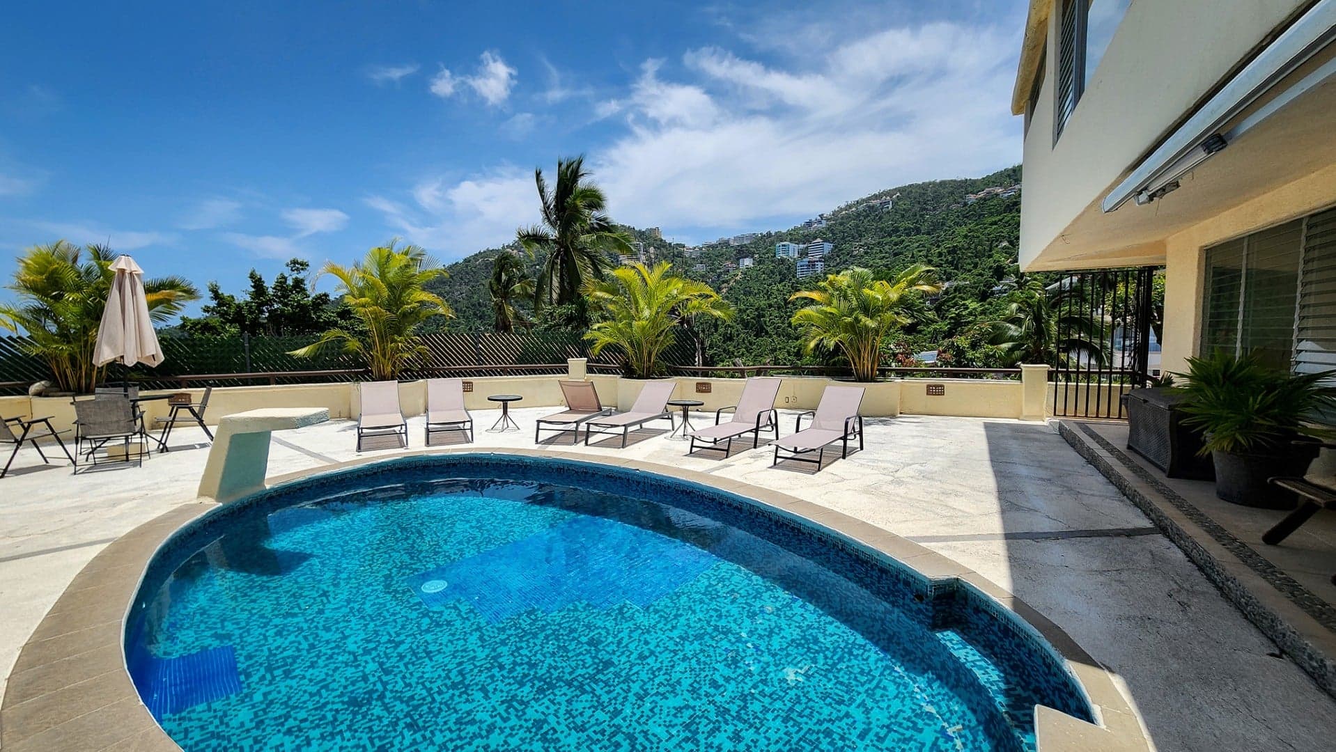 Lomas Del Marques House - Image 10