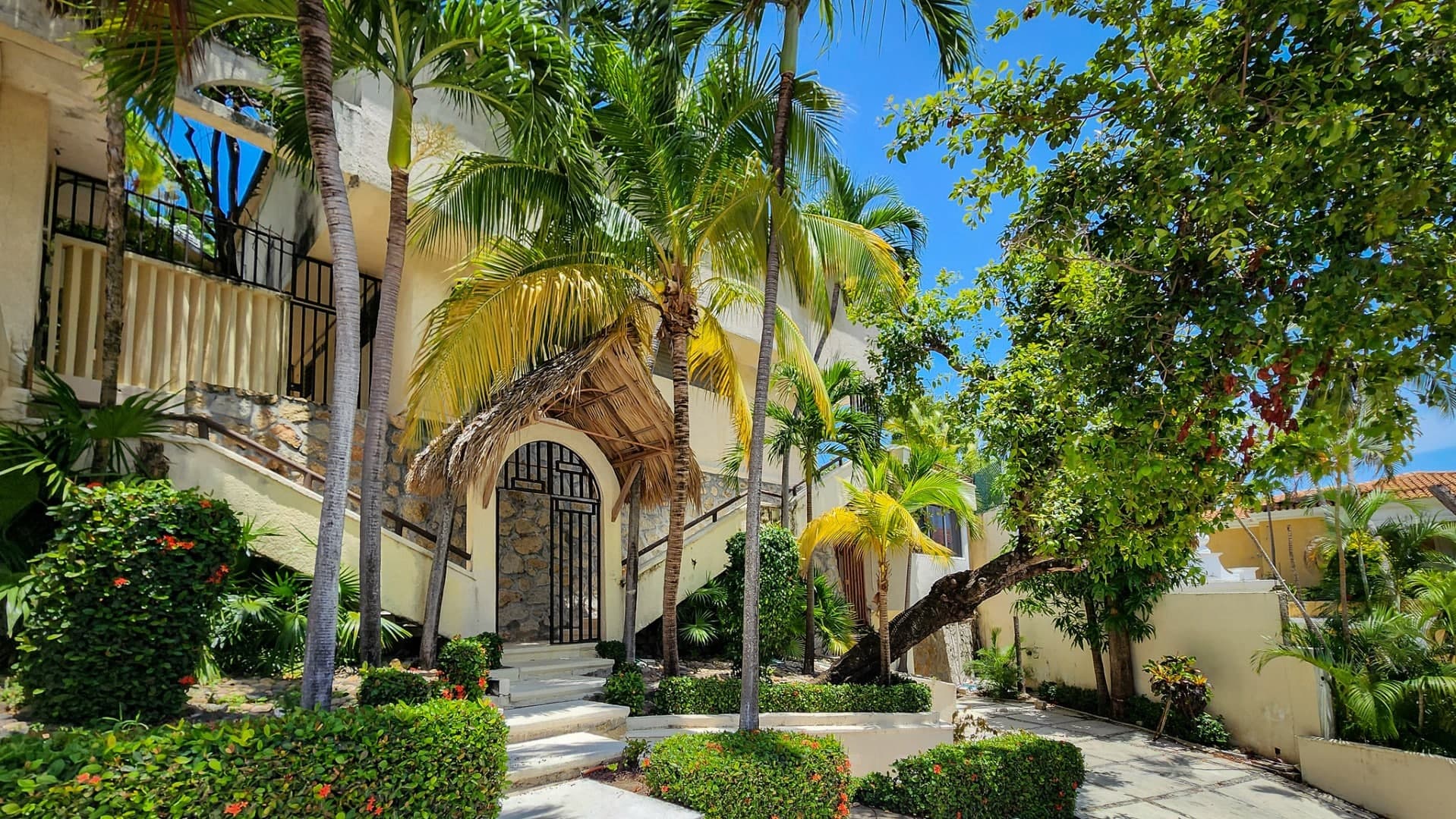 Lomas Del Marques House - Image 14