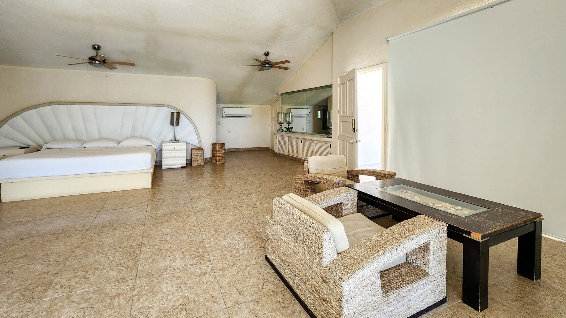 Lomas Del Marques House - Image 16