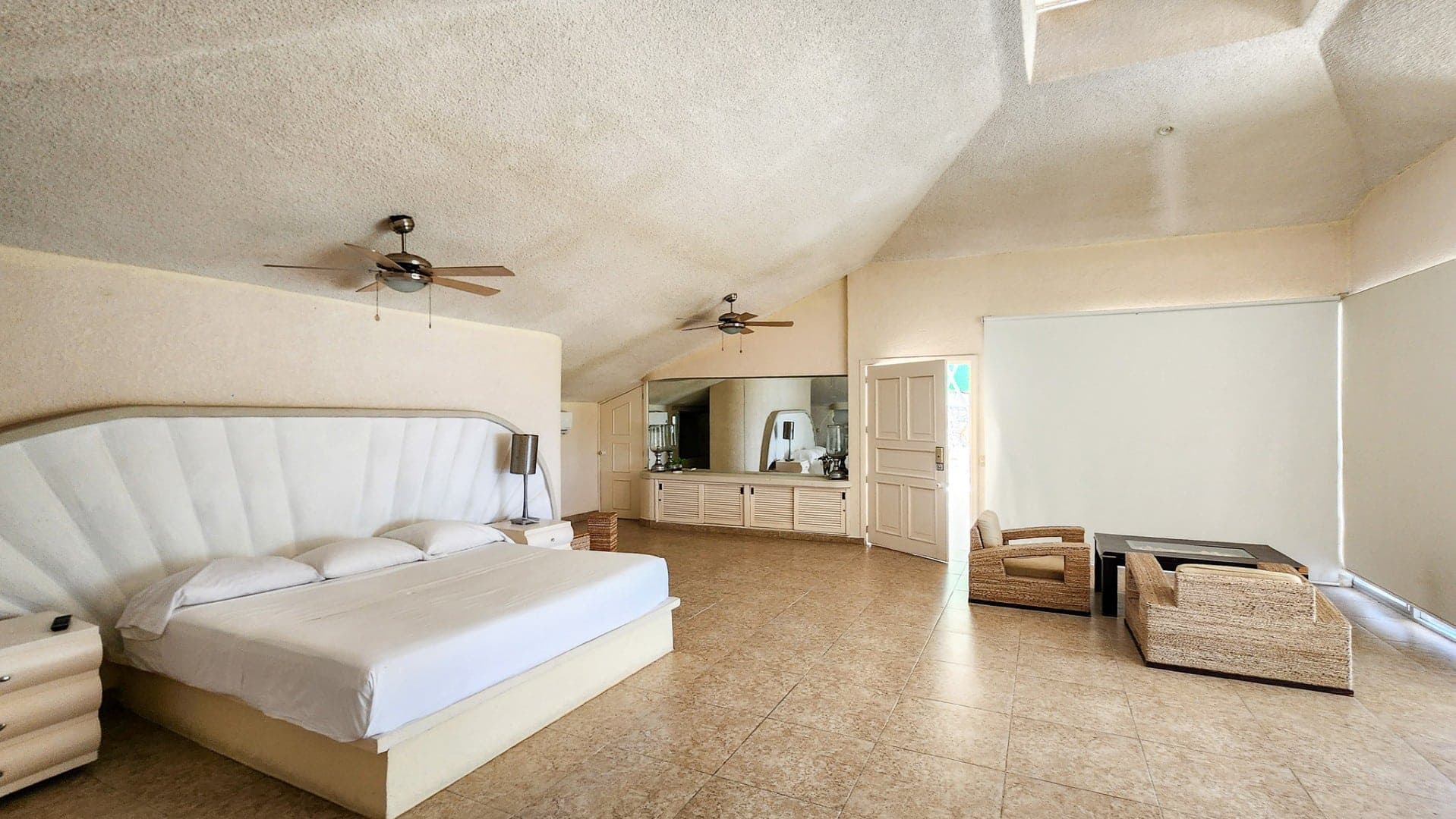 Lomas Del Marques House - Image 19