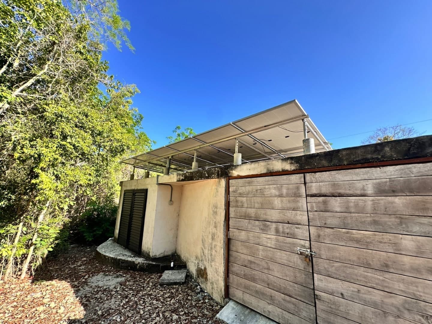 10 Cabin Jungle Retreat - Image 3