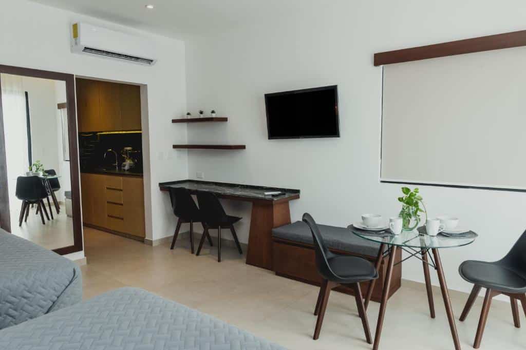 Coco Beach 25 Room Hotel - Image 10