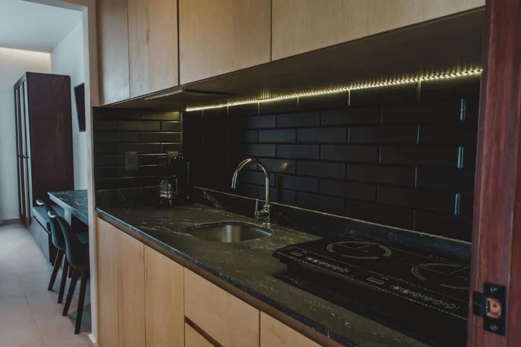 Coco Beach 25 Room Hotel - Image 11