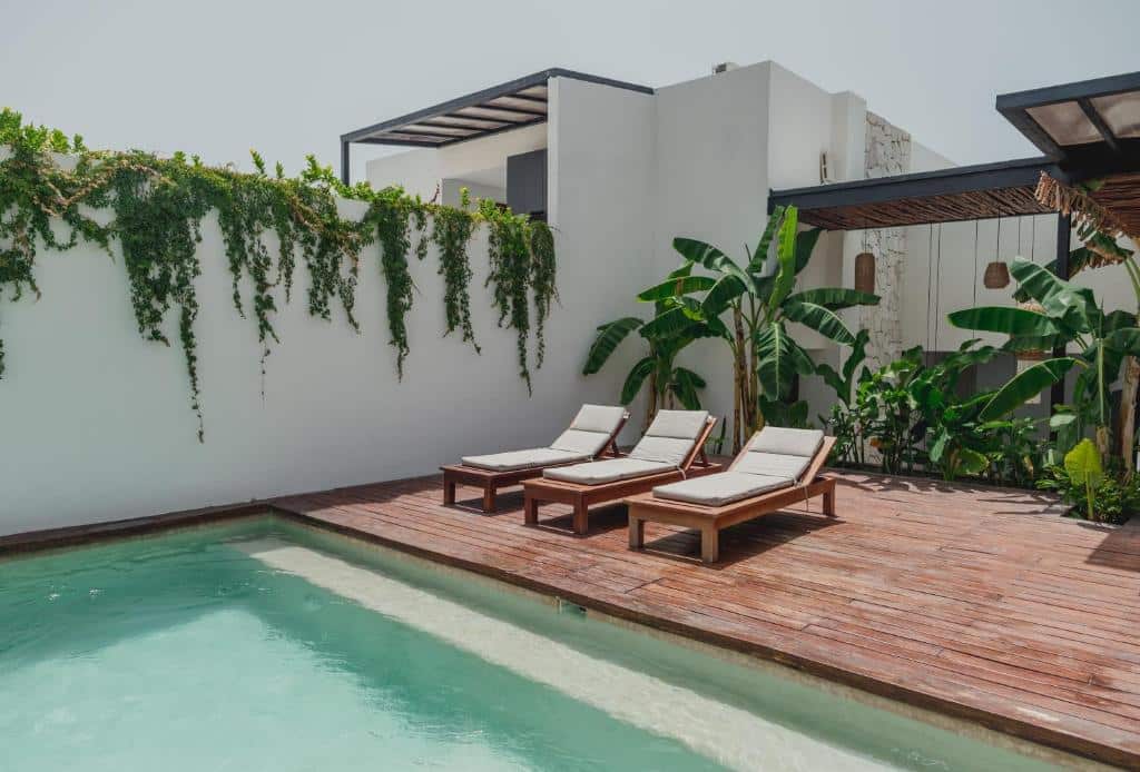 Coco Beach 25 Room Hotel - Image 12