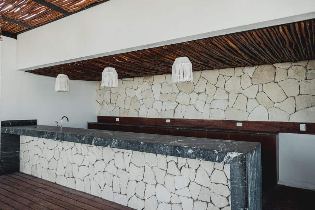 Coco Beach 25 Room Hotel - Image 9
